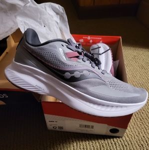 Saucony Guide Women's 9 NEW